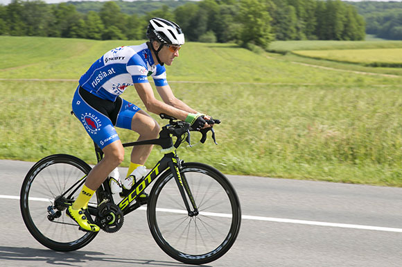 Für den dreimaligen Race Around Austria Sieger Edi Fuchs geht es um den Sieg (Foto: Der Lenz.com)