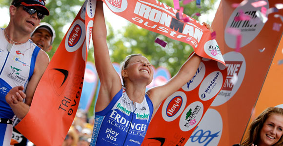 Eva Dollinger feierte ihren ersten Sieg beim Ironman Austria (Foto: © Bollwein)