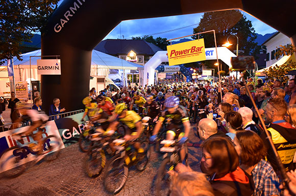 719 Biker starteten im Morgengrauen in Bad Goisern zur Extrem-Distanz über 211 km und 7.119 hm