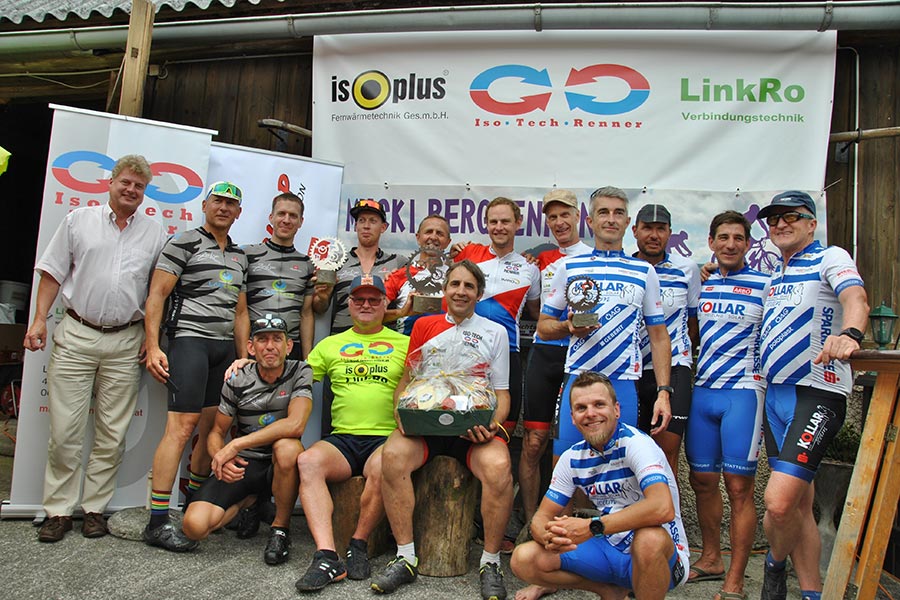 Siegerpodium Teamwertung: 2. Cafe Pub ZeitWeis, 1. Iso-Tech-Renner, 3. Kollar Racing Team (Foto: Mucki-Bergrennen)