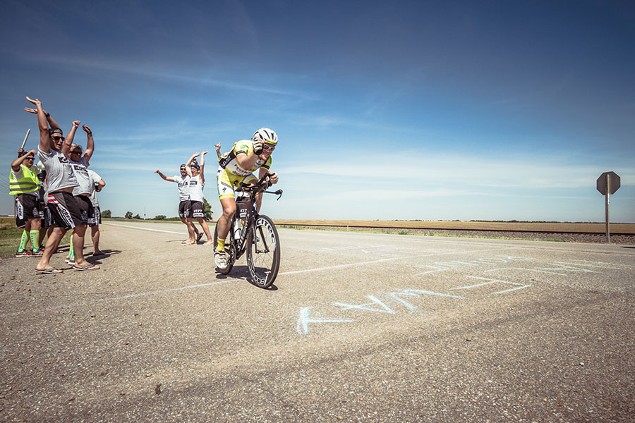 Christoph Strasser bei der Überquerung des Halfway-Points  (Foto: Manuel Hausdorfer | lime-art.at)