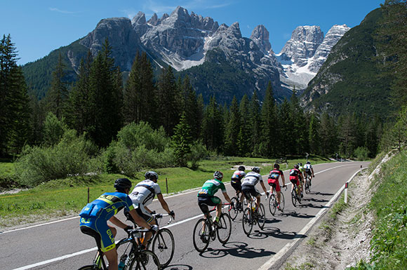 In 7 Tagesetappen in Zweier-Teams über die Alpen (Foto: Tour Transalp / Uwe Geissler)